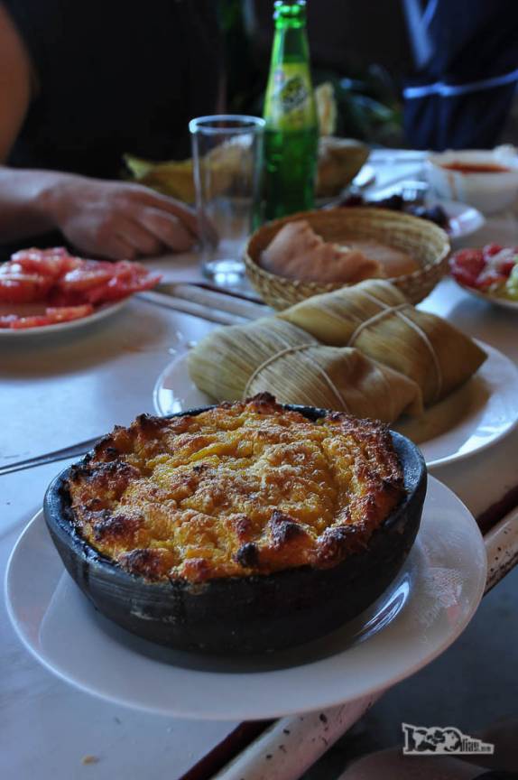 Humitas e pastéis de choclo, comidas típicas chilenas no nosso almoço em Rengo, ao sul de Santiago, no Chile